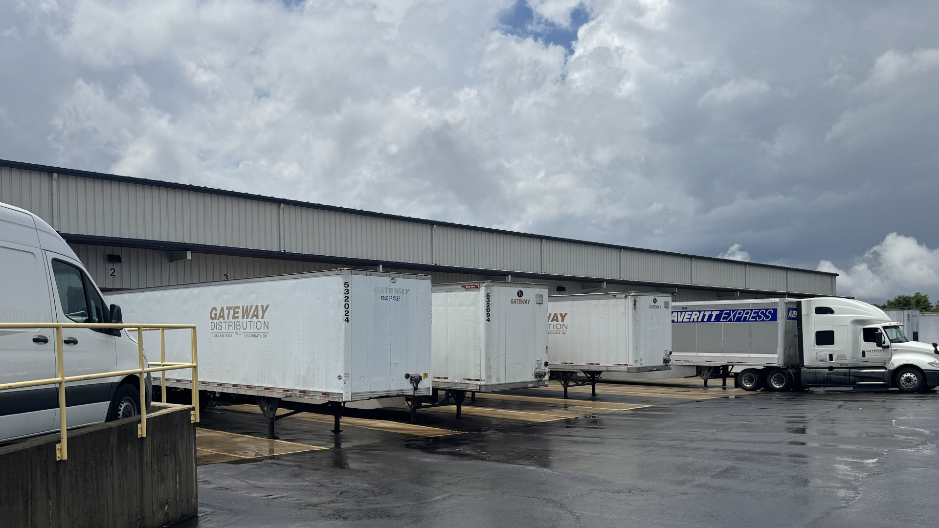 Keep your facility moving with professional trailer pool management and staging services.